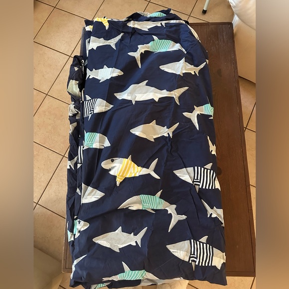 PBK Queen Shark sheet set w/ DUVET AND MATCHING SHAMS - Picture 6 of 6